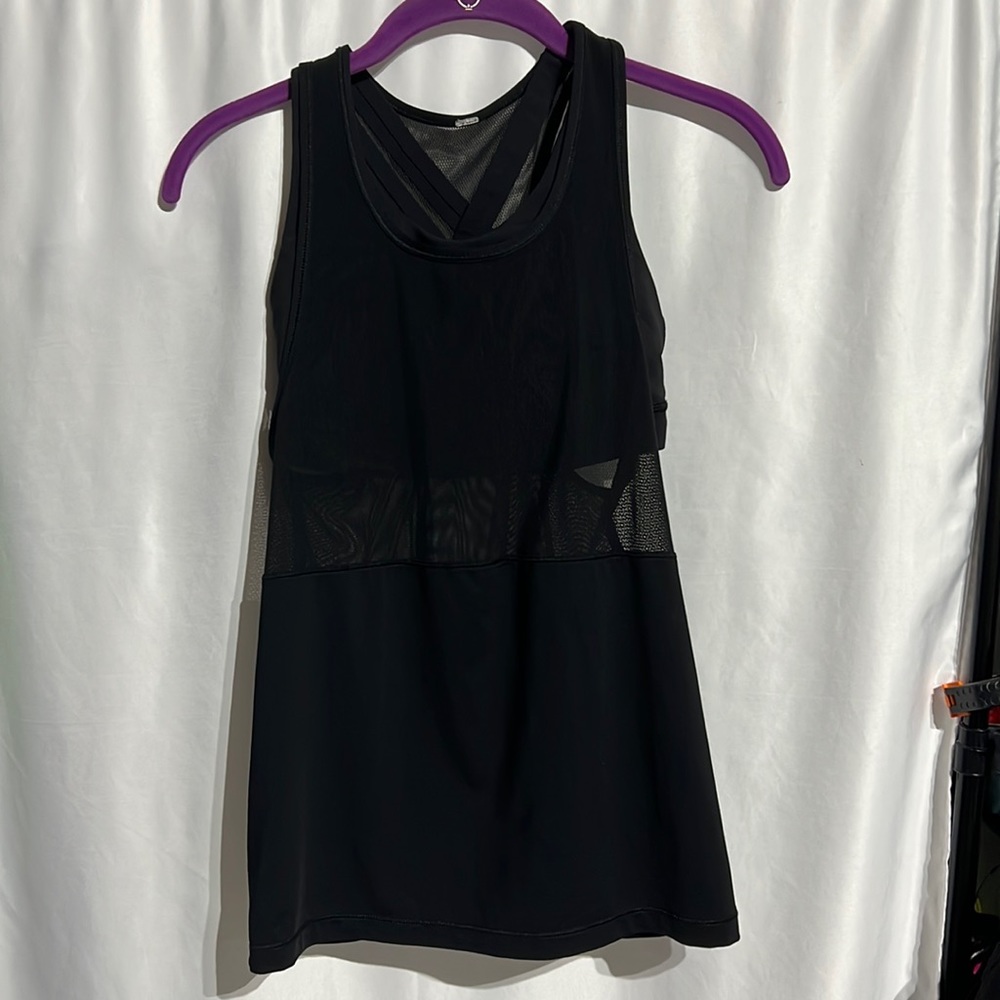 Lululemon Black tank top with Built in bra size 4